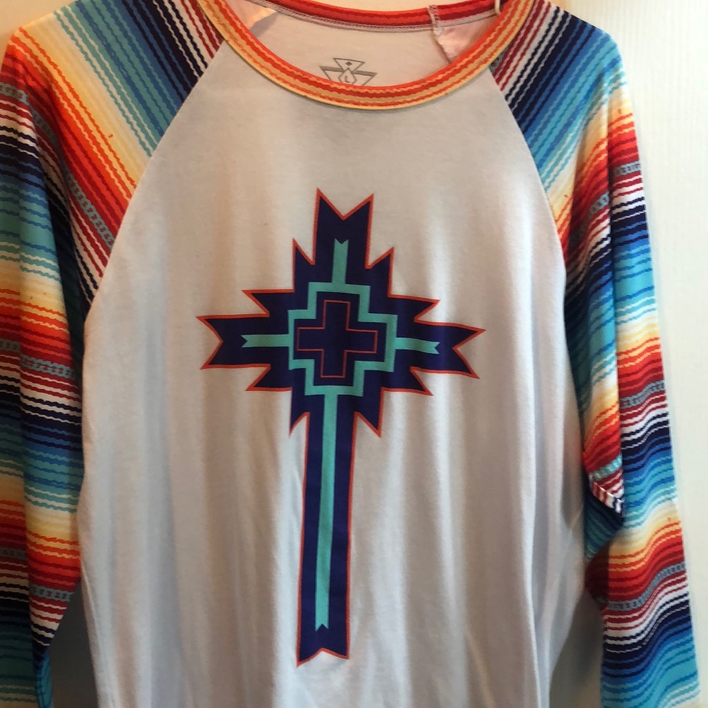 3/4 sleeves shirt with striped sleeves and cross